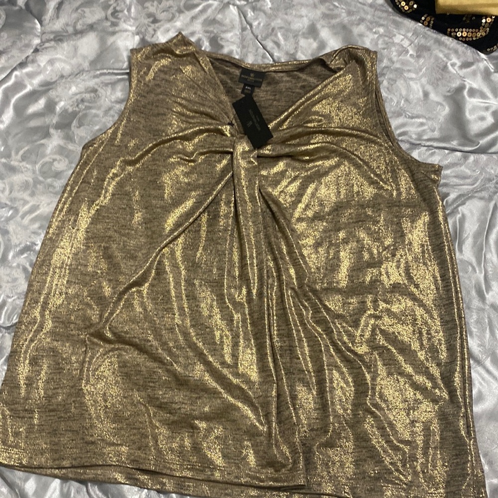 Gold !!!  Nice new with tag